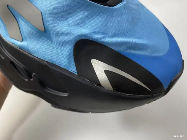 'Bright Boost GZ3079 MNVN Yeezy Cyan' 700 ADIDAS 0428